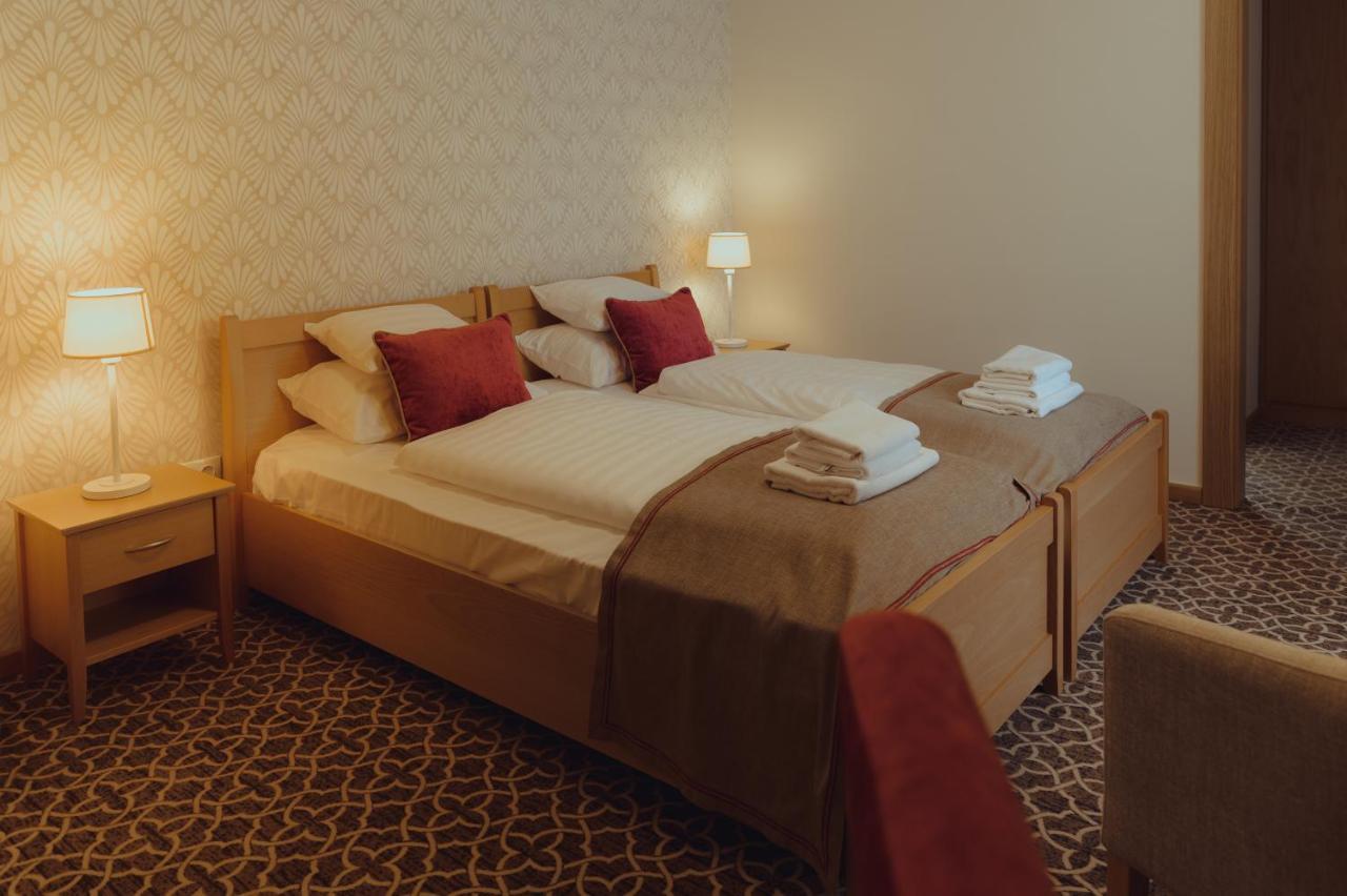 Brigadéros Hotel Brigadír Borsi Esterno foto