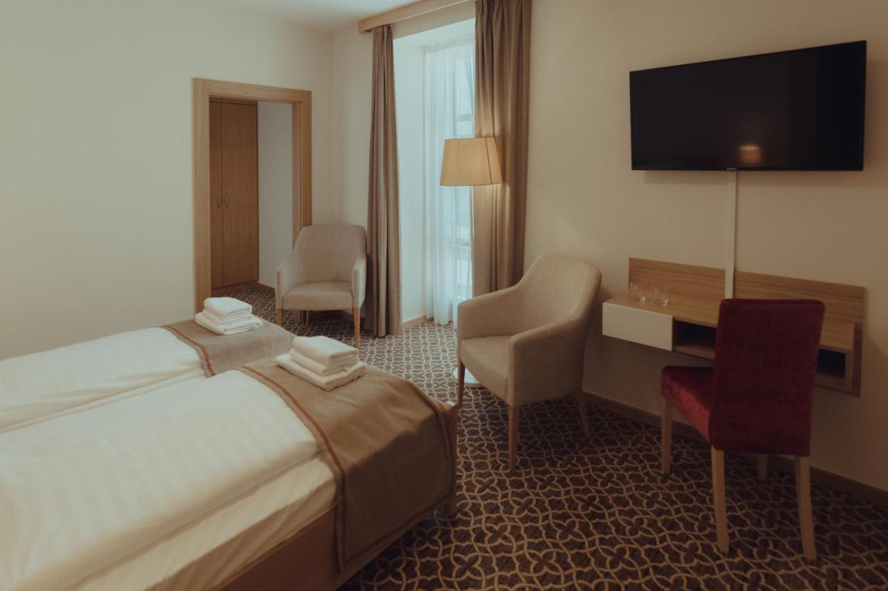 Brigadéros Hotel Brigadír Borsi Esterno foto