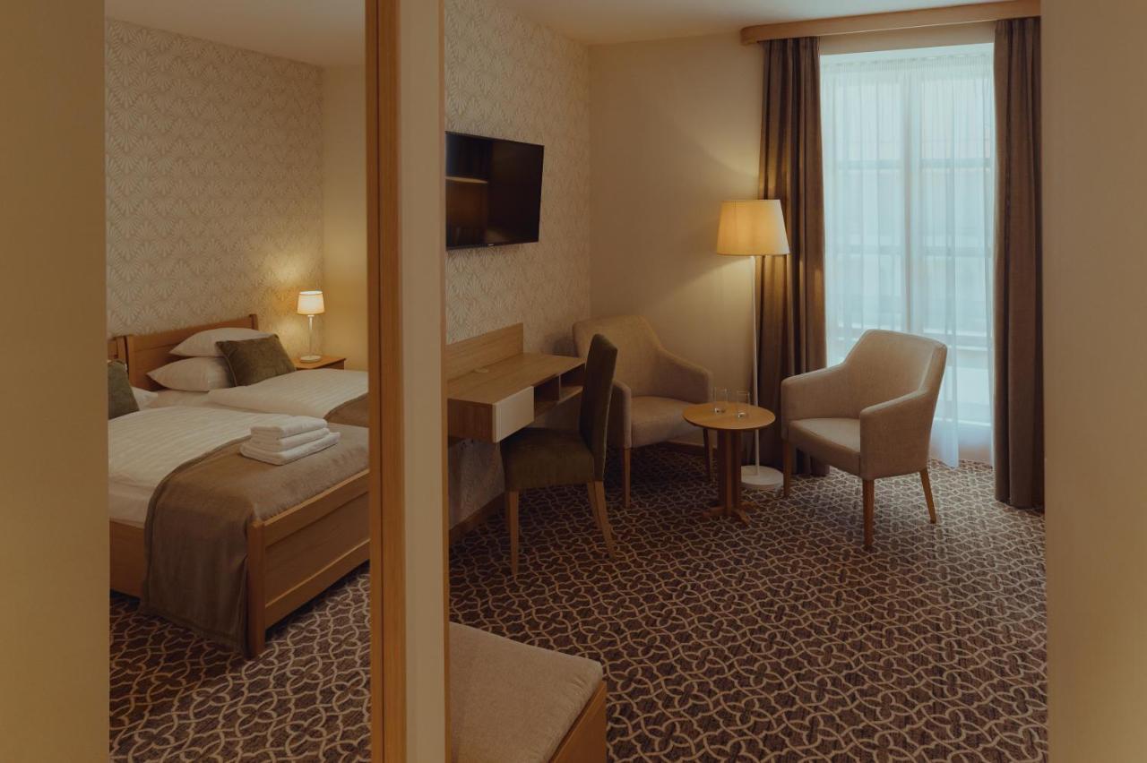 Brigadéros Hotel Brigadír Borsi Esterno foto