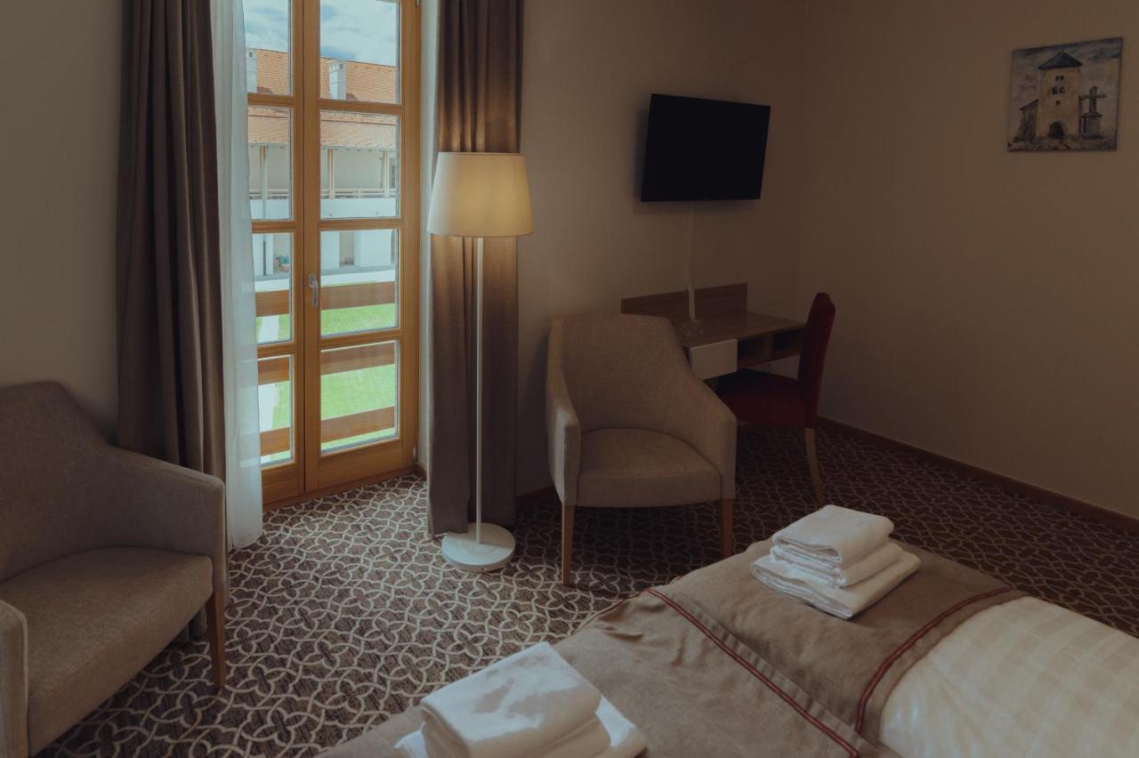 Brigadéros Hotel Brigadír Borsi Esterno foto