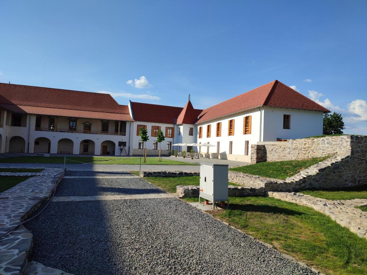 Brigadéros Hotel Brigadír Borsi Esterno foto