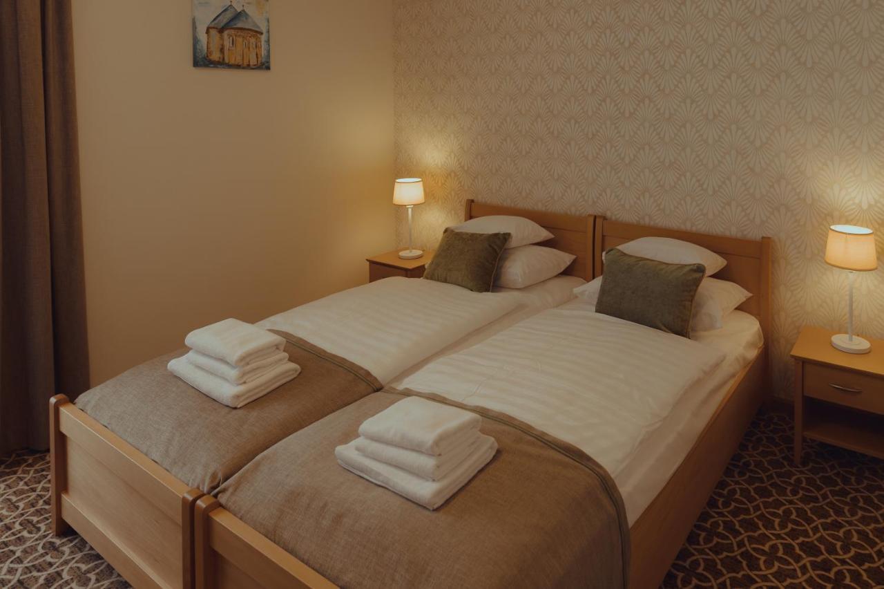 Brigadéros Hotel Brigadír Borsi Esterno foto