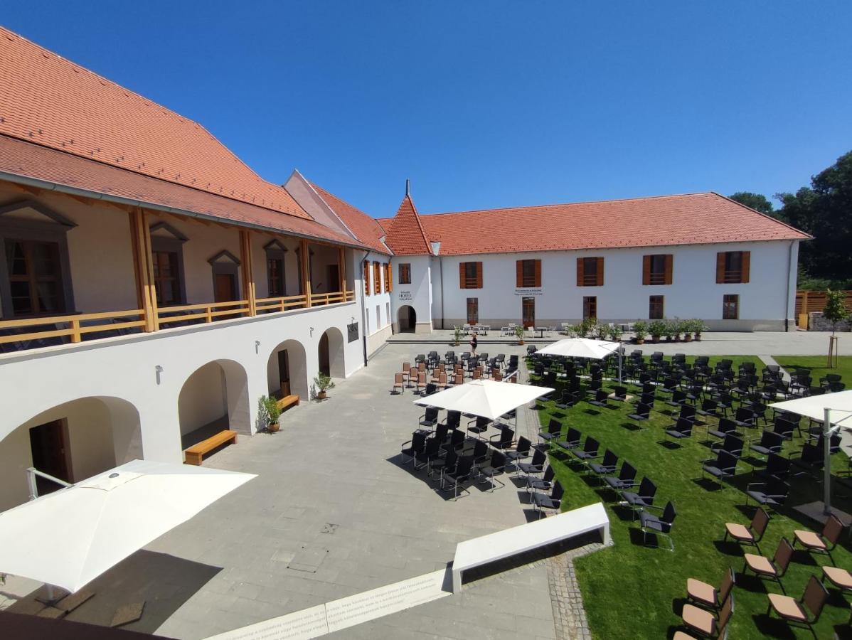 Brigadéros Hotel Brigadír Borsi Esterno foto