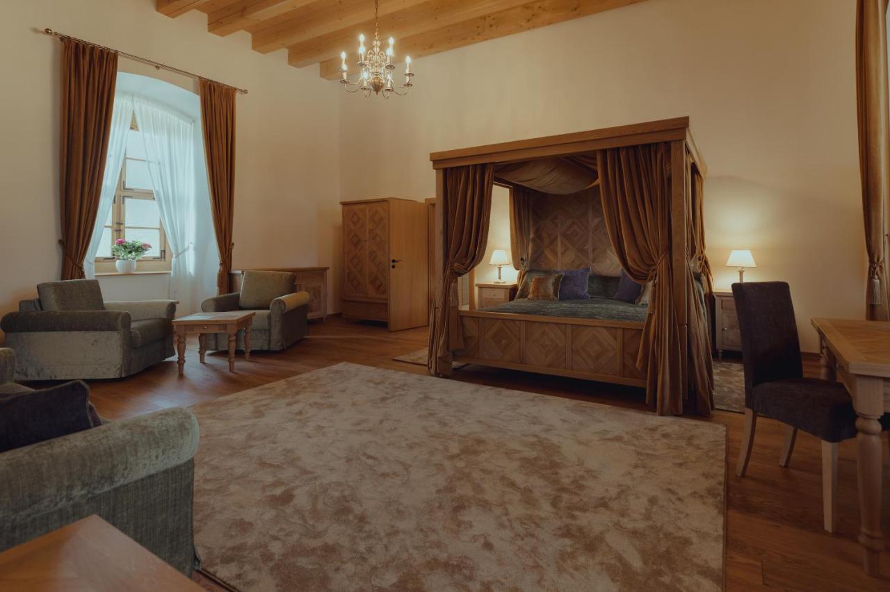 Brigadéros Hotel Brigadír Borsi Esterno foto