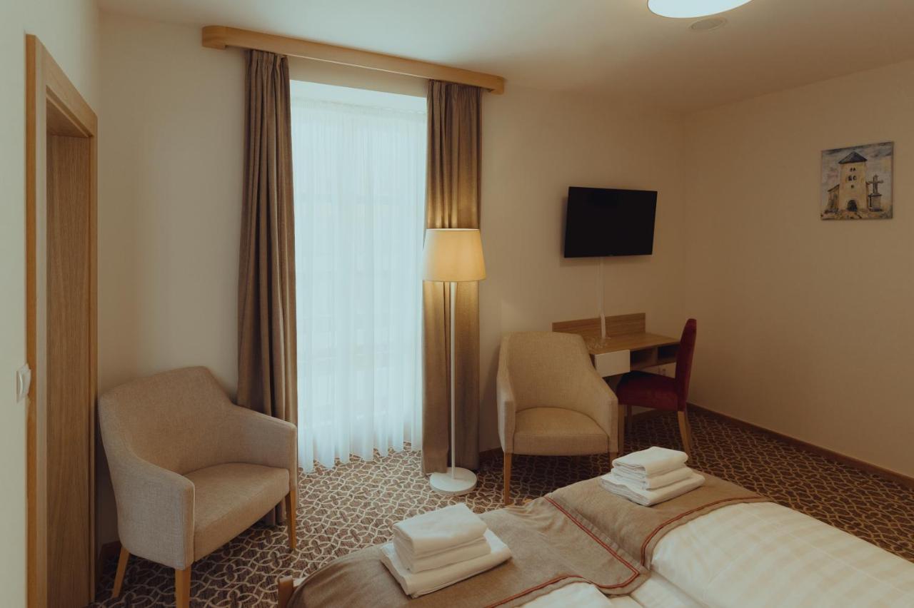 Brigadéros Hotel Brigadír Borsi Esterno foto